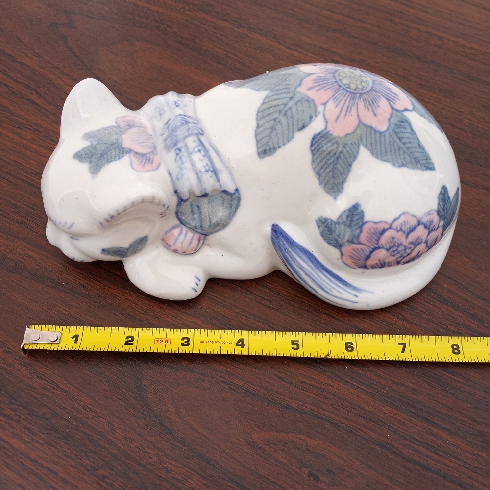 PORCELAIN CHINA SLEEPING CAT